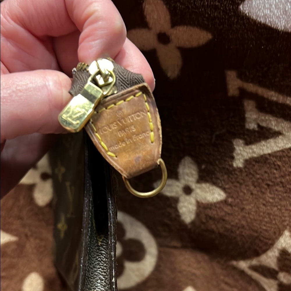 Louis Vuitton Monogram Key Pouch - Picture 3 of 7